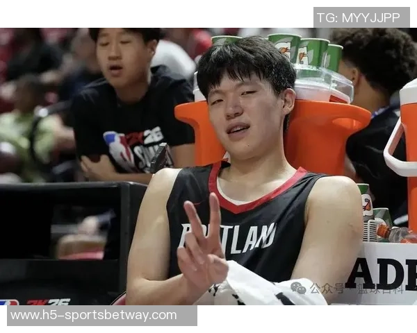 开拓者球员杨瀚森与利拉德参与儿童自我提升活动展现关怀